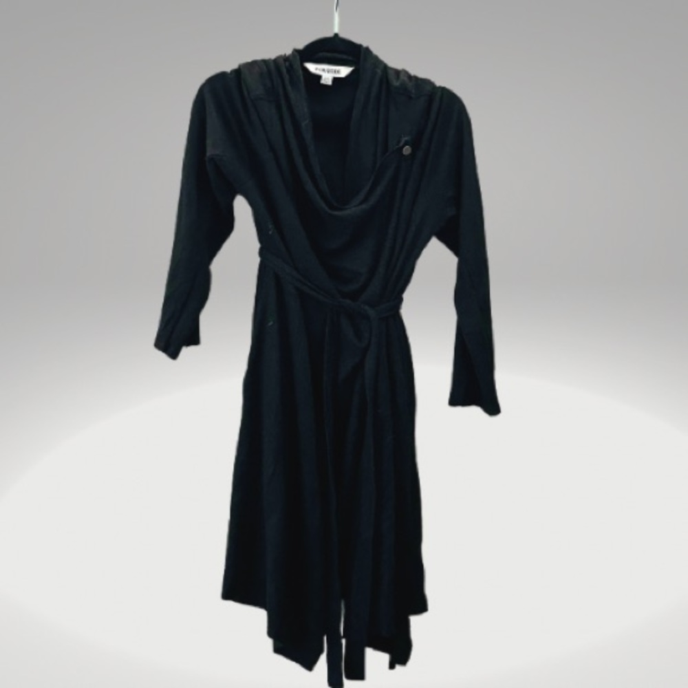 Workrobe - Picture 2 of 6